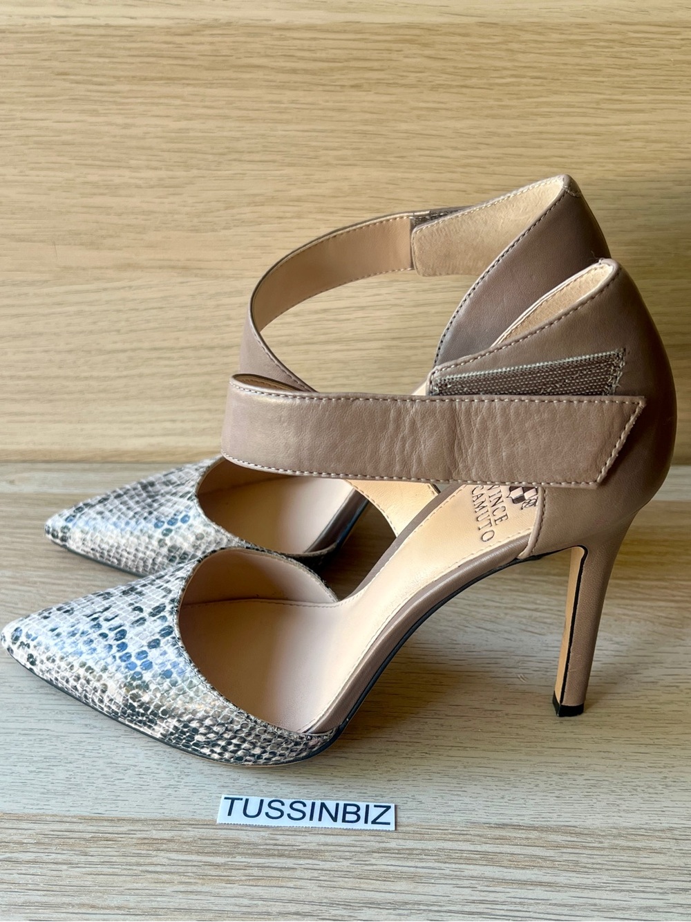 Vince Camuto Two-Tone Taupe & Snakeskin Pointed Toe Heels Women’s Size 7.5